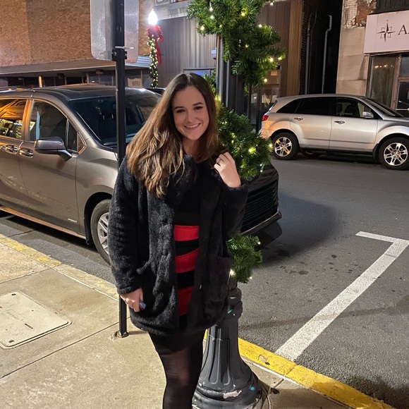 Meet your Posher, Madison - Picture 3 of 5